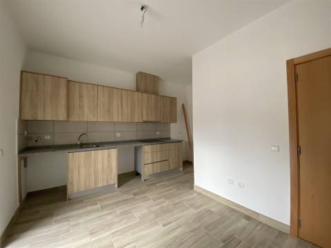 Moradia T2 /Terreno / Alqueidão da Serra / Porto de Mós