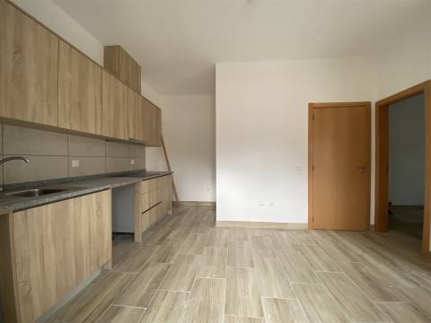 Moradia T2 /Terreno / Alqueidão da Serra / Porto de Mós