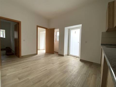 Moradia T2 /Terreno / Alqueidão da Serra / Porto de Mós