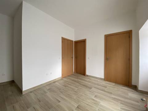 Moradia T2 /Terreno / Alqueidão da Serra / Porto de Mós