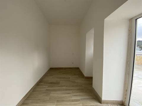 Moradia T2 /Terreno / Alqueidão da Serra / Porto de Mós