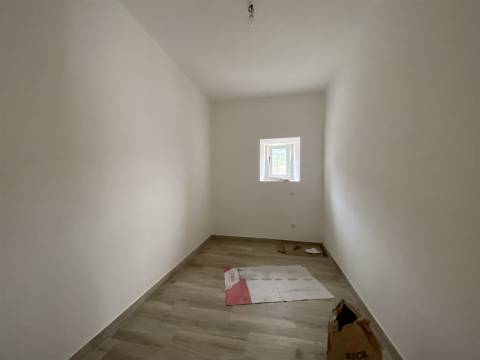 Moradia T2 /Terreno / Alqueidão da Serra / Porto de Mós