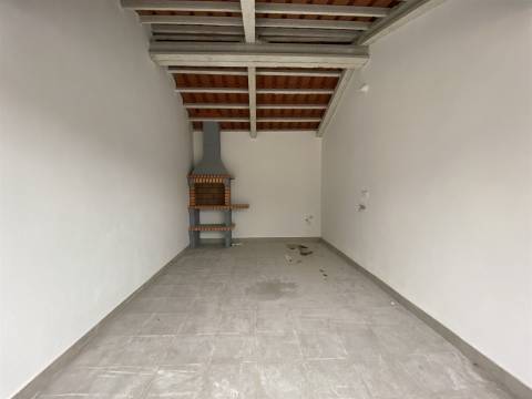Moradia T2 /Terreno / Alqueidão da Serra / Porto de Mós