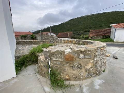 Moradia T2 /Terreno / Alqueidão da Serra / Porto de Mós