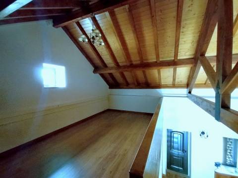 Moradia T1+1/Terreno / Reguengo do Fétal / Batalha