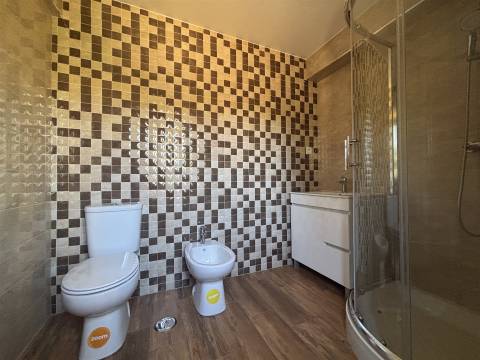 Moradia T1+1/Terreno / Reguengo do Fétal / Batalha