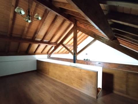 Moradia T1+1/Terreno / Reguengo do Fétal / Batalha