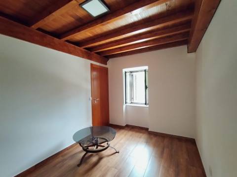 Moradia T1+1/Terreno / Reguengo do Fétal / Batalha