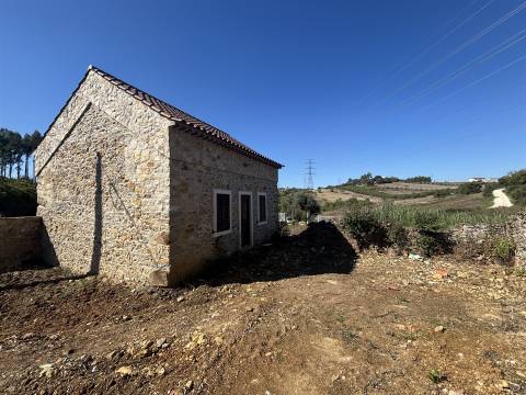 Moradia T1+1/Terreno / Reguengo do Fétal / Batalha