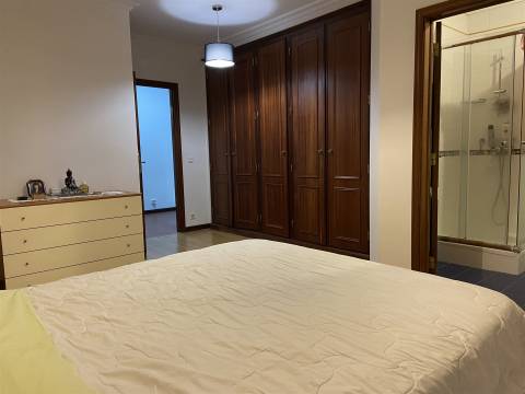 Apartamento T3/ Garagem / Sótão /Vista Mosteiro Batalha