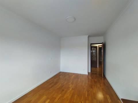 Apartamento T3 / Varandas / Marquise / Garagem / Quinta do Bispo / Leiria