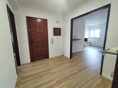 Apartamento T3 / Varandas / Marquise / Garagem / Quinta do Bispo / Leiria