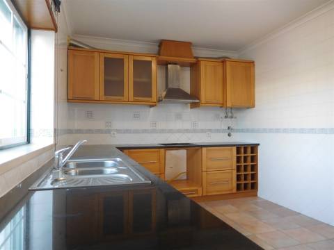 Novidade / Moradia T3 / Condomínio Fechado / Marinha Grande