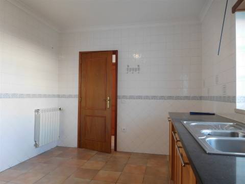 Novidade / Moradia T3 / Condomínio Fechado / Marinha Grande