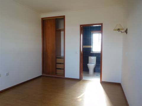 Novidade / Moradia T3 / Condomínio Fechado / Marinha Grande