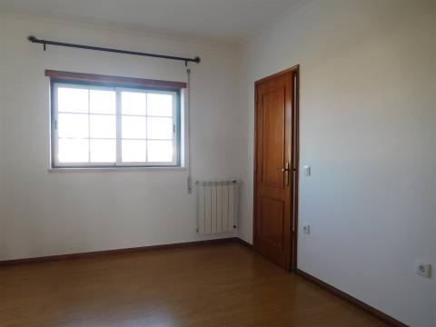 Novidade / Moradia T3 / Condomínio Fechado / Marinha Grande