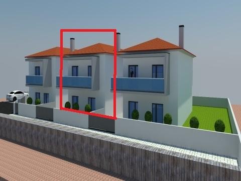 Moradias T3+1 / Geminadas / Garagem / Jardim / Logradouro / Amor / Leiria