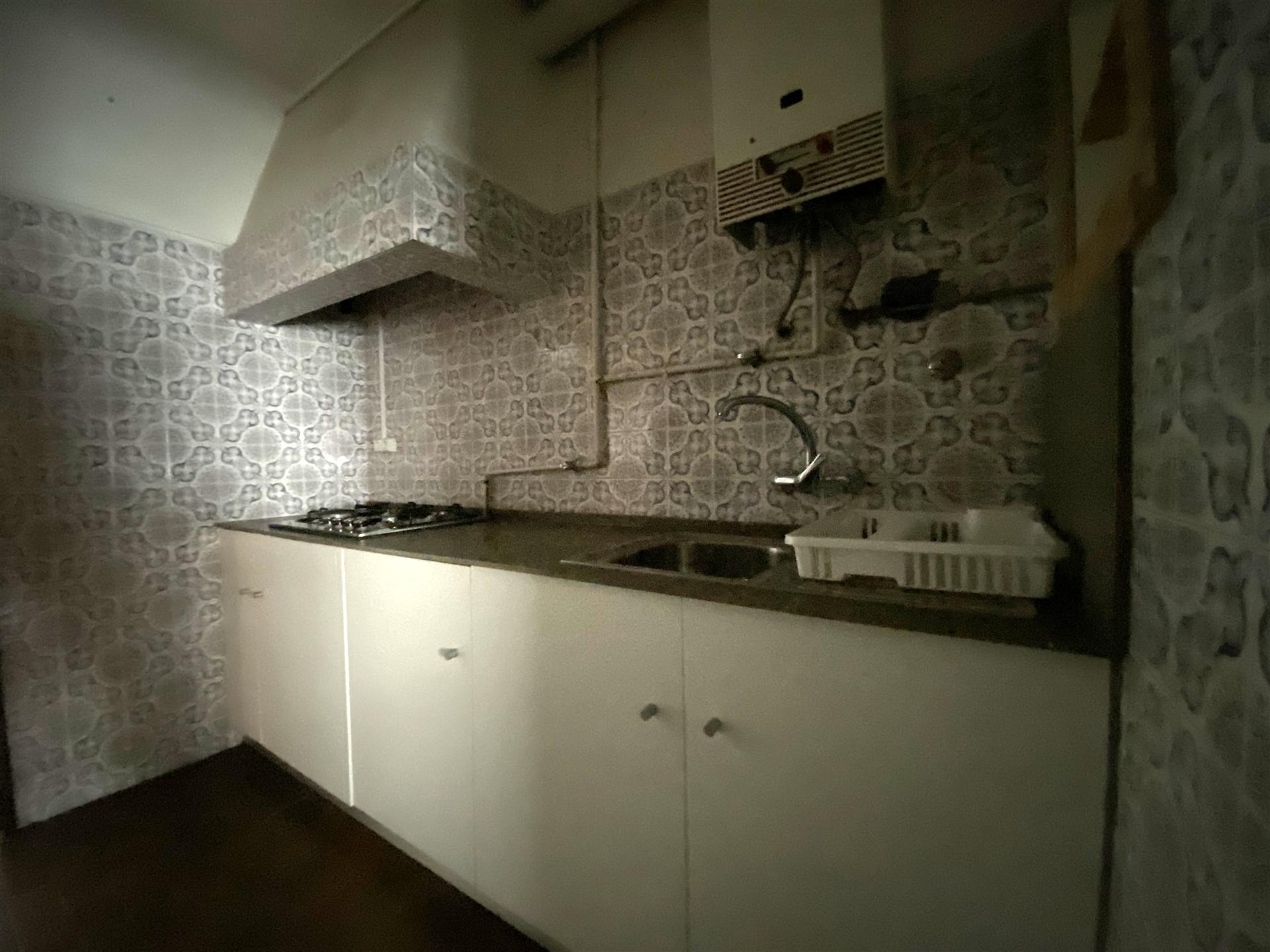 Moradia T2 / Arrendar / Bairro das Almoinhas