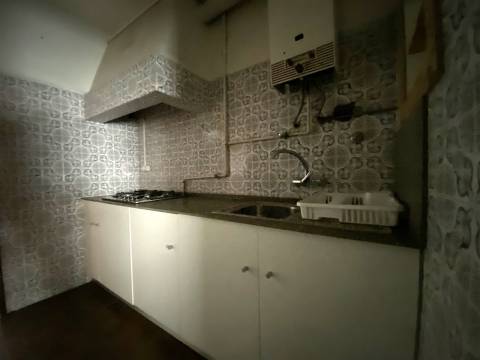 Moradia T2 / Arrendar / Bairro das Almoinhas