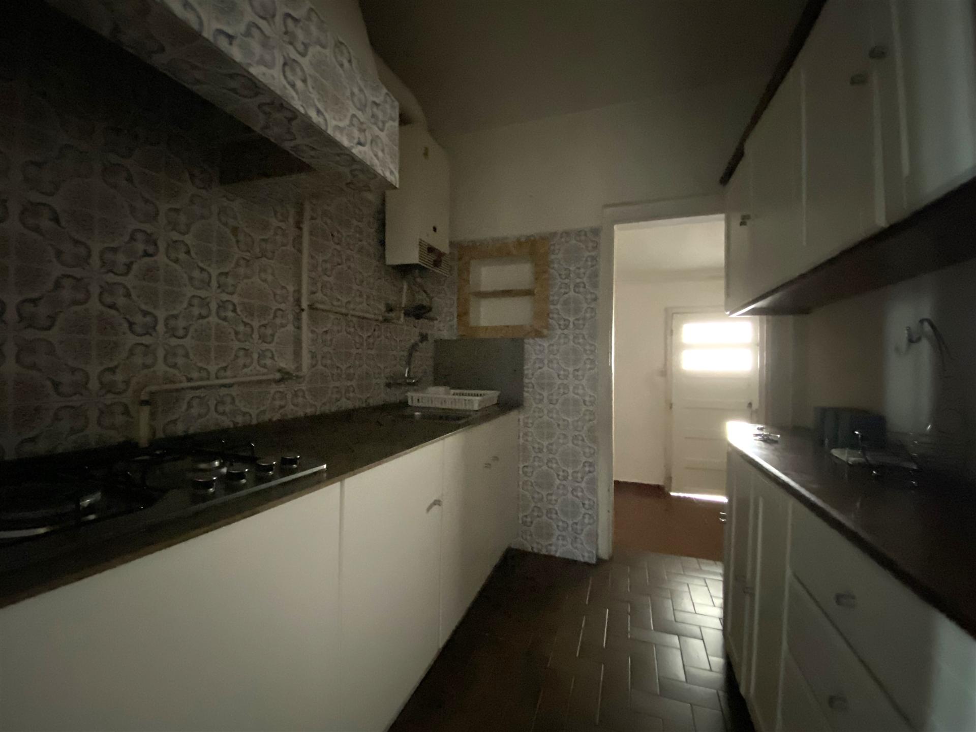 Moradia T2 / Arrendar / Bairro das Almoinhas