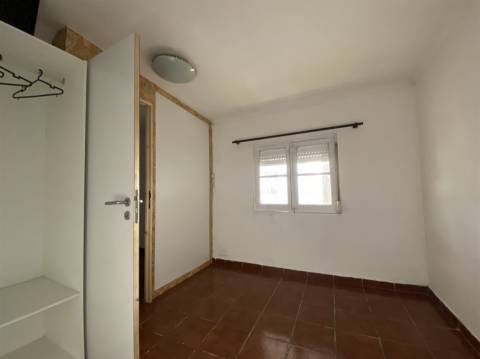 Moradia T2 / Arrendar / Bairro das Almoinhas