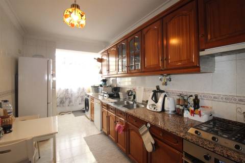 Apartamento T2 / Varandas / Garagem / Sótão / Rego d’Água / Marrazes / Leiria