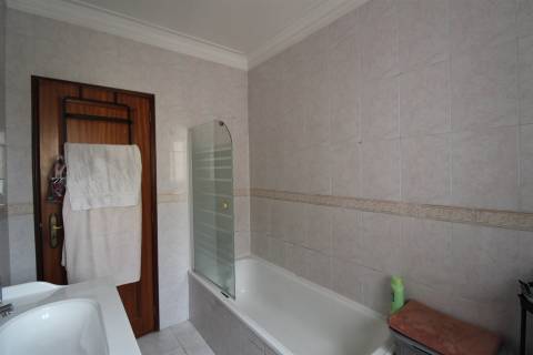 Apartamento T2 / Varandas / Garagem / Sótão / Rego d’Água / Marrazes / Leiria