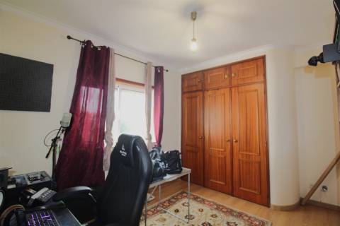 Apartamento T2 / Varandas / Garagem / Sótão / Rego d’Água / Marrazes / Leiria