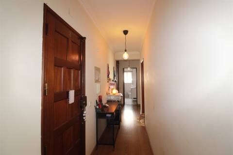 Apartamento T2 / Varandas / Garagem / Sótão / Rego d’Água / Marrazes / Leiria