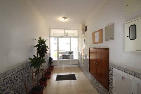 Apartamento T2 / Varandas / Garagem / Sótão / Rego d’Água / Marrazes / Leiria