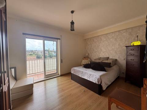 Apartamento T2 / Varandas / Garagem / Sótão / Rego d’Água / Marrazes / Leiria