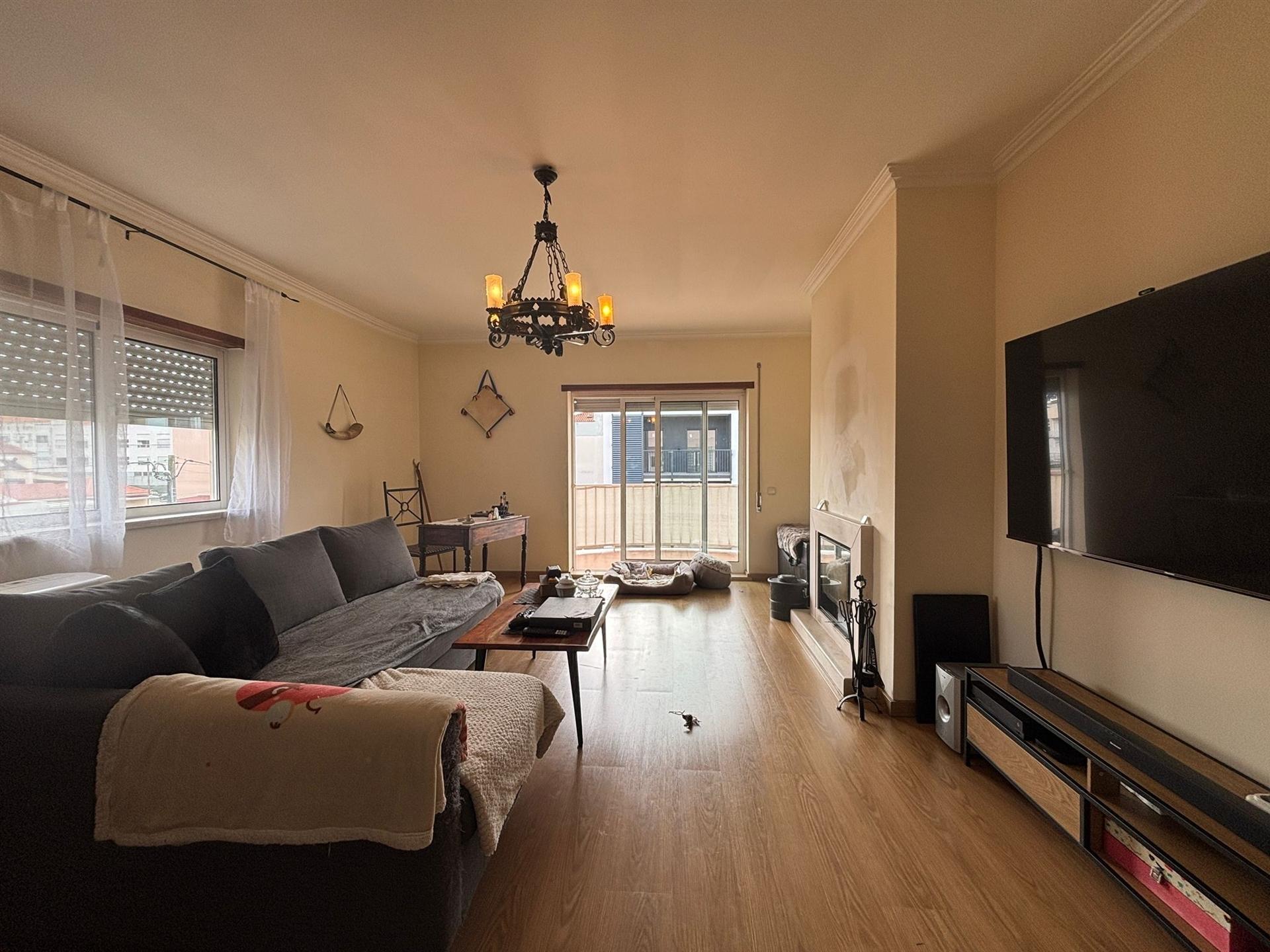 Apartamento T2 / Varandas / Garagem / Sótão / Rego d’Água / Marrazes / Leiria