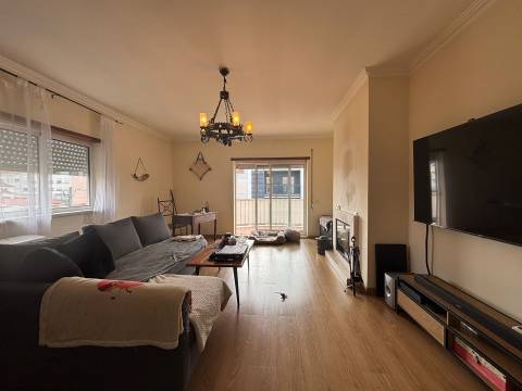 Apartamento T2 / Varandas / Garagem / Sótão / Rego d’Água / Marrazes / Leiria