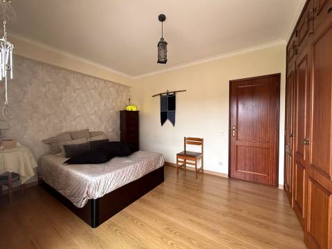 Apartamento T2 / Varandas / Garagem / Sótão / Rego d’Água / Marrazes / Leiria