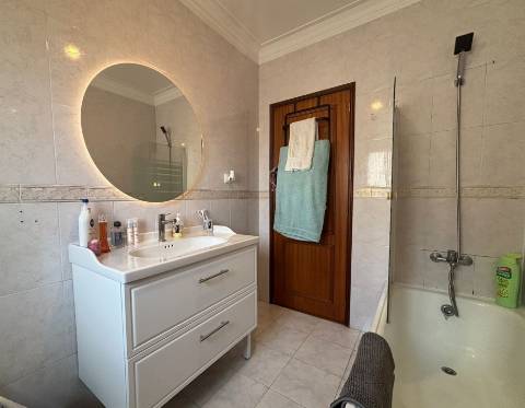 Apartamento T2 / Varandas / Garagem / Sótão / Rego d’Água / Marrazes / Leiria