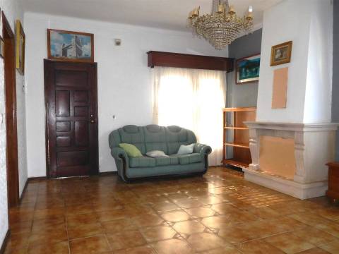 OPORTUNIDADE / Quinta com Moradia T3 / Vinha da Rainha / Soure / Coimbra