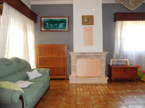 OPORTUNIDADE / Quinta com Moradia T3 / Vinha da Rainha / Soure / Coimbra