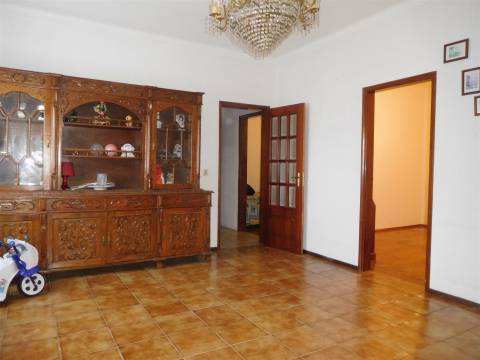 OPORTUNIDADE / Quinta com Moradia T3 / Vinha da Rainha / Soure / Coimbra