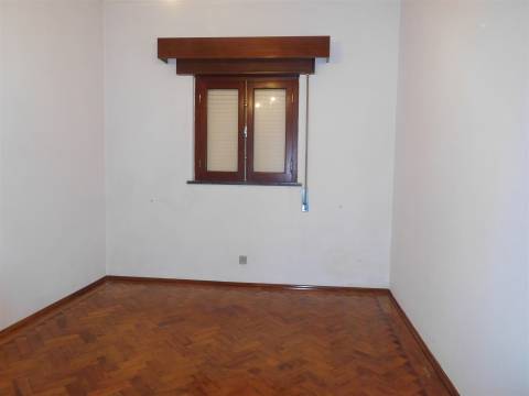 OPORTUNIDADE / Quinta com Moradia T3 / Vinha da Rainha / Soure / Coimbra