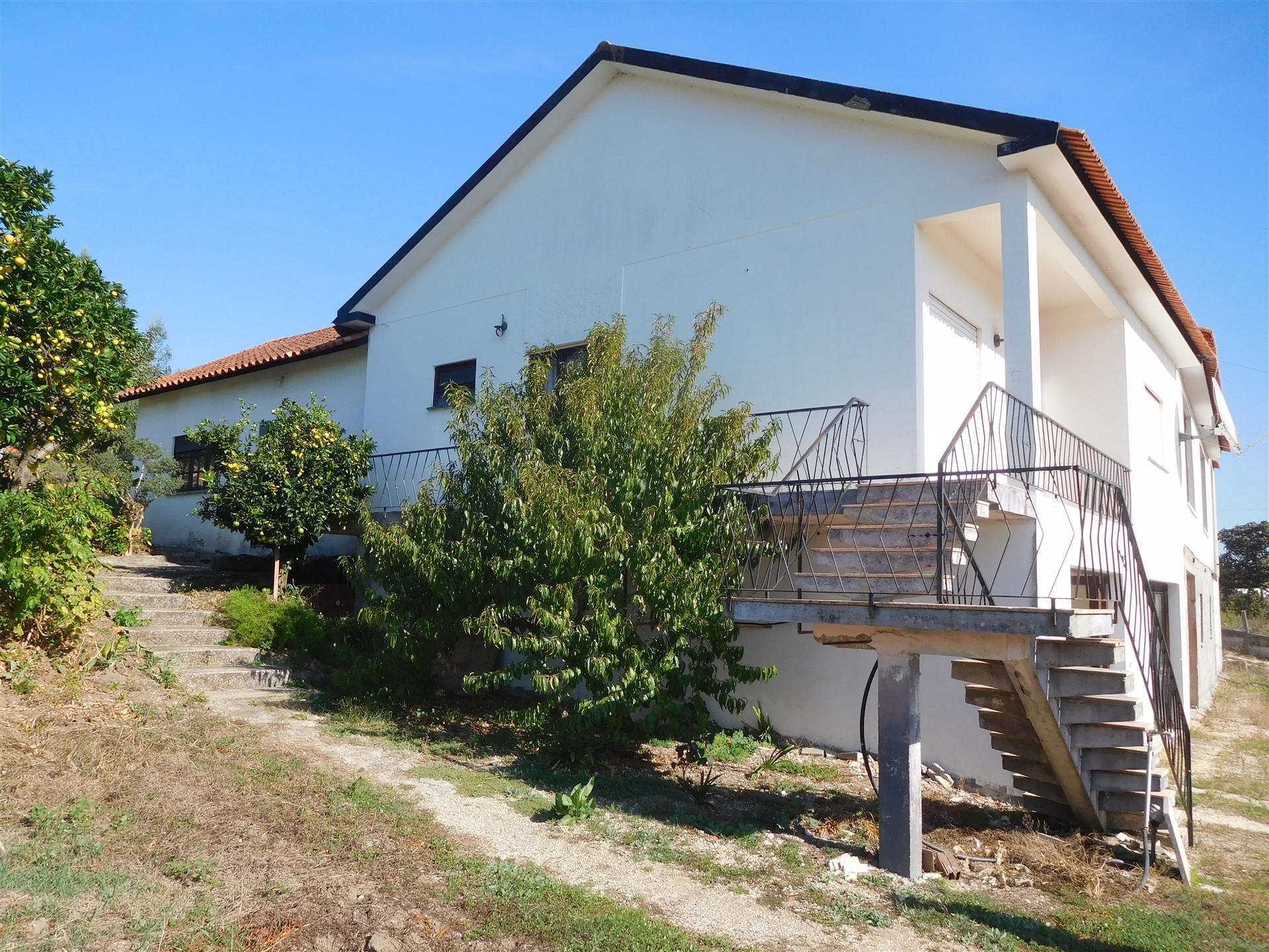 OPORTUNIDADE / Quinta com Moradia T3 / Vinha da Rainha / Soure / Coimbra