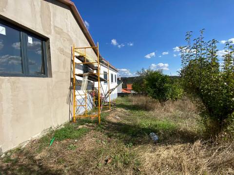 Moradia 3+1 / Terreno / Espite / Ourém