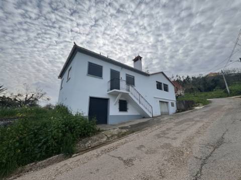 Moradia 3+1 / Terreno / Espite / Ourém