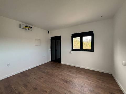 Moradia 3+1 / Terreno / Espite / Ourém