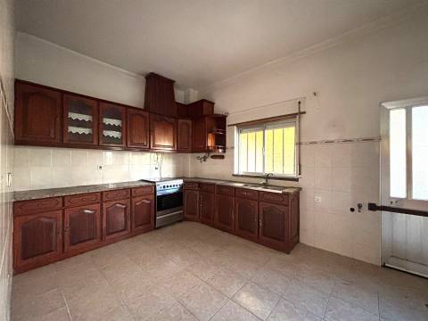 Moradia T3 / Terreno / Garagem / Gândara Dos Olivais / Leiria