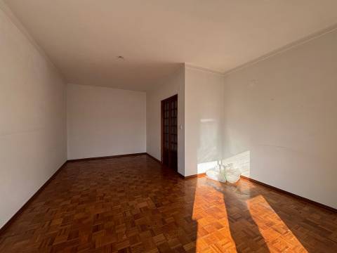 Moradia T3 / Terreno / Garagem / Gândara Dos Olivais / Leiria