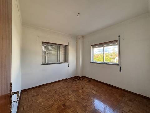 Moradia T3 / Terreno / Garagem / Gândara Dos Olivais / Leiria