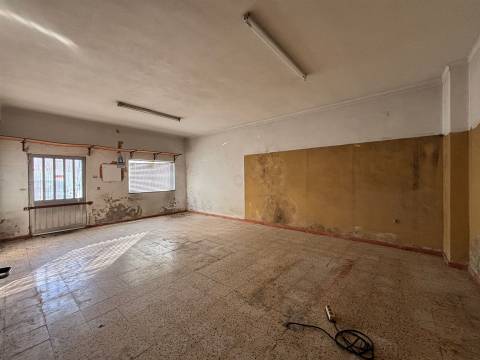 Moradia T3 / Terreno / Garagem / Gândara Dos Olivais / Leiria