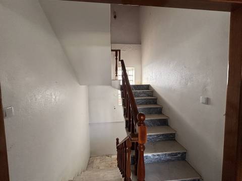 Moradia T3 / Terreno / Garagem / Gândara Dos Olivais / Leiria