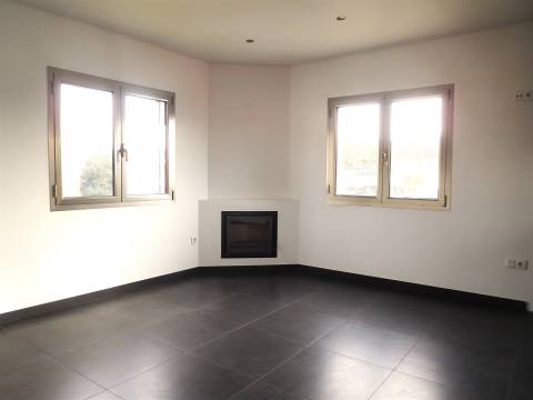 Apartamento T2 / Arrendar / Leiria - Gare