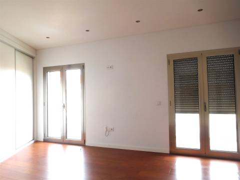 Apartamento T2 / Arrendar / Leiria - Gare
